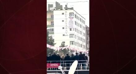 &Ouml;zg&uuml;r &Ouml;zel mitinginde pankart gerilimi: Nevşehir&rsquo;de tansiyon y&uuml;kseldi