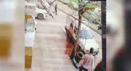 Sultangazi'de zihinsel engelli ve annesine sopalı saldırı