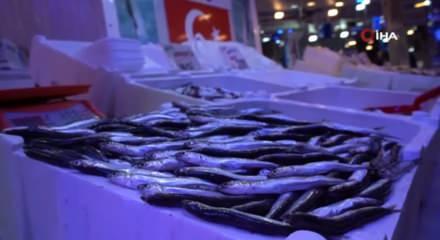 Sakarya'da sezonun son balıkları vatandaşla buluşuyor