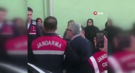 Annesinin cenaze t&ouml;renine katılan Fadıl Akg&uuml;nd&uuml;z ile jandarma arasında tartışma &ccedil;ıktı