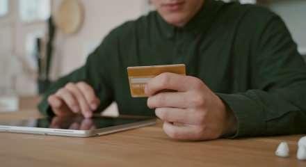 BDDK milyonlarca  kişiyi ilgilendiren Kredi kartı kararını askıya aldı