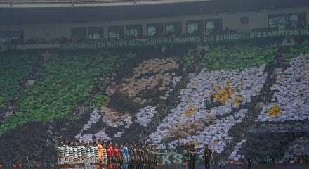 Bursaspor'dan g&ouml;vde g&ouml;sterisi! 2. Lig'de 40 bin kartonluk şampiyonluk koreografisi!