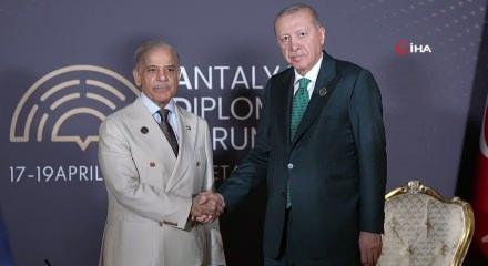 Cumhurbaşkanı Erdoğan, Pakistan Başbakanı Şerif ile g&ouml;r&uuml;şt&uuml;