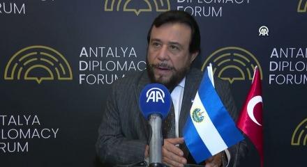 El Salvador&rsquo;dan T&uuml;rkiye&rsquo;ye &ouml;vg&uuml;: &ldquo;Tutumunuzu &ouml;rnek alıyoruz&rdquo;
