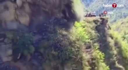 Hindistan'da dev kayanın &ccedil;&ouml;k&uuml;ş&uuml; kamerada: Facianın eşiğinden d&ouml;n&uuml;ld&uuml;