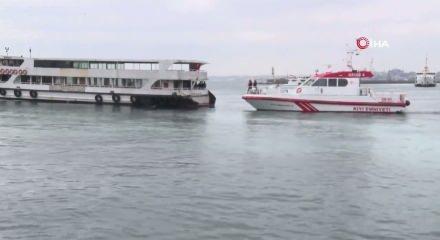 Kadık&ouml;y İskelesi'nde &ccedil;ıkan tekne yangını paniğe neden oldu