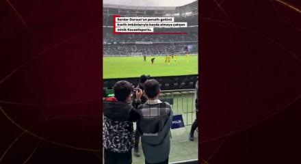 Kocaelisporlu minik taraftarın cep telefonunu g&ouml;ren Serdar Dursun'dan g&ouml;n&uuml;lleri kazanan hareket