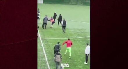 TFF 3. Ligde k&uuml;me d&uuml;şme acısı sahaya tekme tokat olarak yansıdı! &Ccedil;ayelinde Olaylı Gece