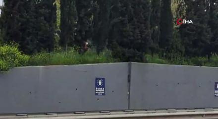 Mudanya'da faciaya davetiye &ccedil;ıkaran istinat duvarı her an ara&ccedil;ların &uuml;zerine &ccedil;&ouml;kebilir