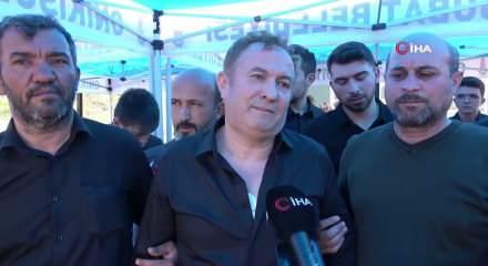 Saldırıda &ouml;ğrencilerine siper olan &ouml;ğretmen, g&ouml;zyaşlarıyla son yolculuğuna uğurlandı