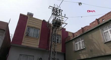 Trafoya takılan u&ccedil;urtmasını almak isterken akıma kapılan &ccedil;ocuk ağır yaralandı; babadan ihmal iddiası