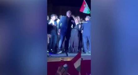 Muhtemel Bakandan dans şovu! Macaristan'da se&ccedil;im kutlaması