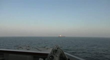 ABD ordusu H&uuml;rm&uuml;z Boğazı'nda, İran gemisini vurdu