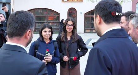 AK Parti İstanbul Milletvekilleri, cuma g&uuml;nleri sahaya inerek vatandaşlarla buluşuyor