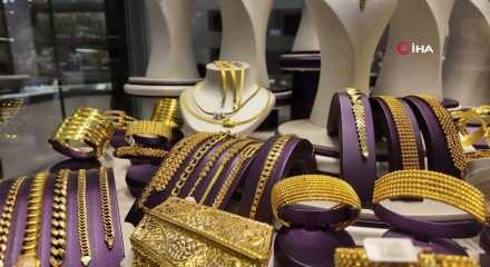 Altın 5 hafta sonra haftalık d&uuml;ş&uuml;şte: belirsizlikler fiyatı baskılıyor