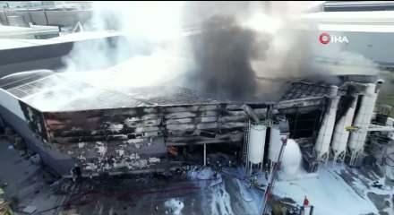 Ankara'nın Sincan il&ccedil;esinde, boya fabrikasında yangın