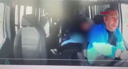 Arnavutk&ouml;y'de okul servisi ile kamyonet kafa kafaya &ccedil;arpıştı! O anlar kameralara yansıdı