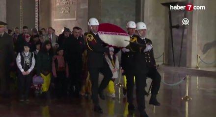 Bakan Tekin'den Anıtkabir'e ziyaret