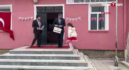 Bu okulda sadece 1 &ouml;ğretmen ve 1 &ouml;ğrenci var: Coşkulu 23 Nisan kutlaması