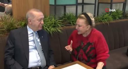 Cumhurbaşkanı Erdoğan, vatandaşlarla kafede sohbet etti