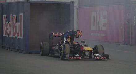 Red Bull Racing aracı 5 yıl sonra T&uuml;rkiye'ye geldi! Boğazı turlayıp simit aldı