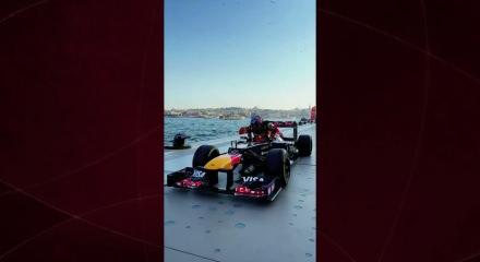 Formula 1 pilotu Tsunoda&rsquo;dan İstanbul&rsquo;da simit keyfi