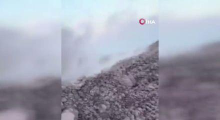 Guatemala'da dağcıların tırmandığı yanardağ patladı