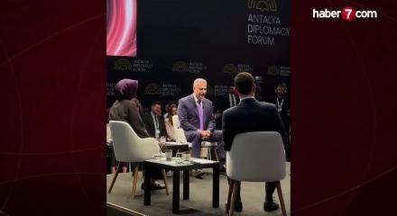 Gen&ccedil;lerden Bakan Fidan'a zor soru: 'Bunu cevaplayamam' dedi, alkış koptu