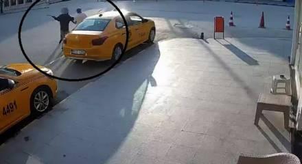 Hatay'da satırlı dehşet! 3 kişinin yaralandığı anlar kamerada