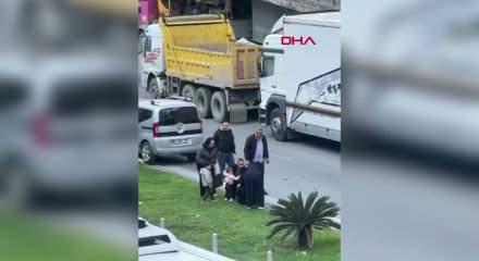 Kağıthane&rsquo;de kazada yaralanan kadın sinir krizi ge&ccedil;irdi; kucağındaki bebekle kamyonet s&uuml;r&uuml;c&uuml;s&uuml;ne bağırdı