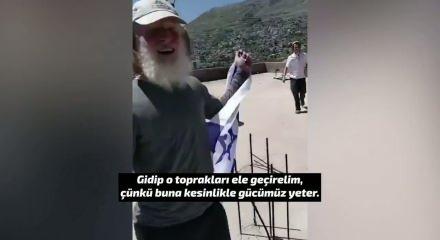 İsrailli haydutlar yine rahat durmadı: Şarkılar eşliğinde Suriye sınırına girip bayrak a&ccedil;tılar!