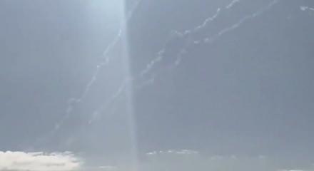 L&uuml;bnan'dan ateşlenen roketler nedeniyle İsrail'in kuzeyinde sirenler &ccedil;aldı