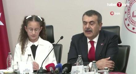 Milli Eğitim Bakanlığı koltuğuna 11 yaşındaki Defne oturdu