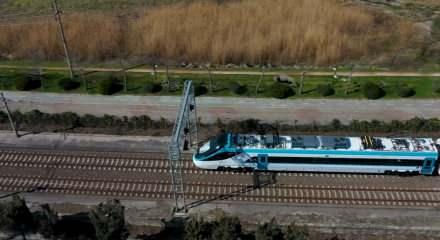 Milli Elektrikli Hızlı Tren saatte 225 kilometre hıza &ccedil;ıktı