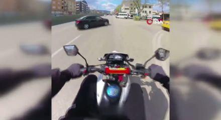 Motosiklet ile otomobilin &ccedil;arpışması tı... O anlar kask kamerasına yansıdı