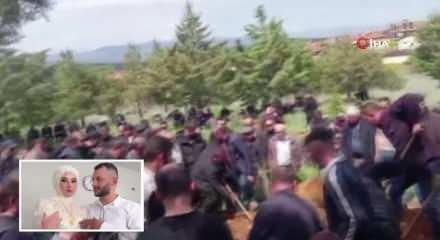 Mutluluk yarım kaldı: Gelin &ccedil;i&ccedil;eği mezara bırakıldı