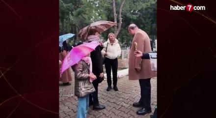 'Kaset&ccedil;i' &Ouml;zkan Yalım'ın mezarlık ziyareti viral oldu: 'Elimden geleni yapıyorum'