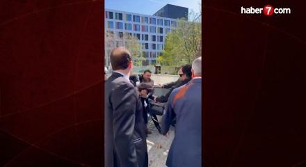 Rıza Pehlevi Berlin'de protestolarla karşılandı: &Uuml;zerine kırmızı sıvı atıldı!