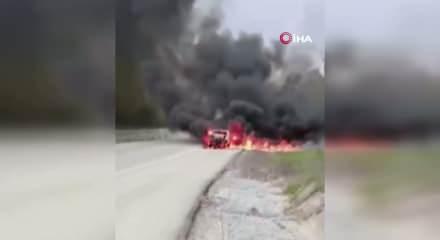 Seyir halindeyken alev aldı: Otomobil k&uuml;le d&ouml;nd&uuml;!