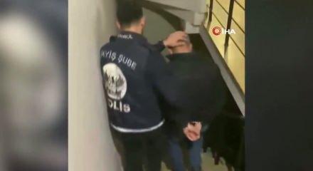  Sosyal medyada polis yeleği giyerek yayın yapan şahıs g&ouml;zaltına alınd