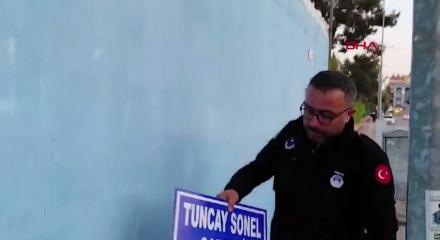 Tuncay Sonel'in adının verildiği cadde tabelası s&ouml;k&uuml;ld&uuml;!