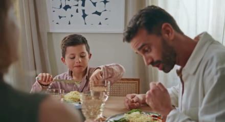 Uzman isimden dikkat &ccedil;eken &ouml;neri: "&Ccedil;ocuklarla aynı sofraya oturun"