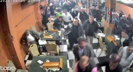 Camlar titreyinde kahvedekiler birbirini ezdi! İşte evlere şenlik panik...