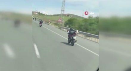 Elazığ'da motosiklet &uuml;zerinde &ouml;l&uuml;m&uuml;ne yolculuk kamerada