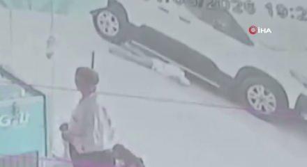 Vatandaş yetişti, faciadan d&ouml;n&uuml;ld&uuml;! K&uuml;&ccedil;&uuml;k &ccedil;ocuk &ouml;l&uuml;mle burun buruna geldi