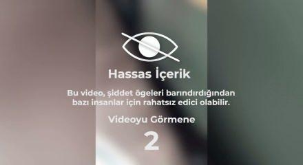 Bangladeş'te t&uuml;yleri diken diken eden anlar! Baba ve oğlu trenin altında kaldı