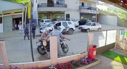 Brezilya'da motosikletini yakmak isteyen &ouml;fkeli oğul annesini alevler i&ccedil;inde bıraktı