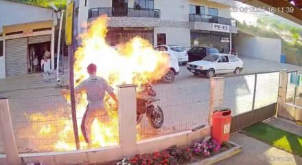 Brezilya'da motosikletini yakmak isteyen &ouml;fkeli oğul annesini alevler i&ccedil;inde bıraktı