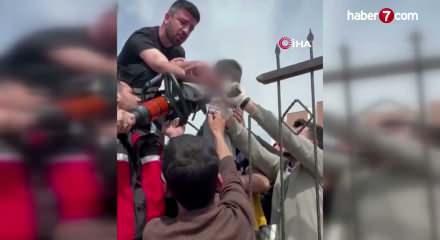 Diyarbakır'da demir korkuluk, k&uuml;&ccedil;&uuml;k &ccedil;ocuğun koluna saplandı