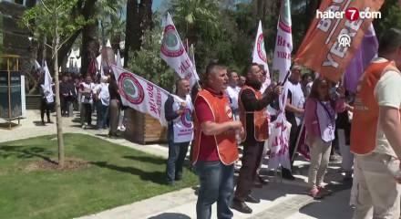 İzmir'de belediyelerde &ccedil;alışan memurlar CHP İl Başkanlığına y&uuml;r&uuml;d&uuml;